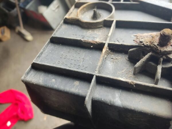 PODSTAWA AKUMULATORA IVECO DAILY 3.0 3800103