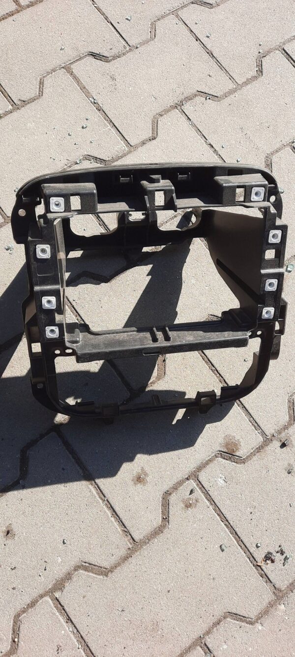 RAMKA RADIA KONSOLI TRAFIC III 678700458R