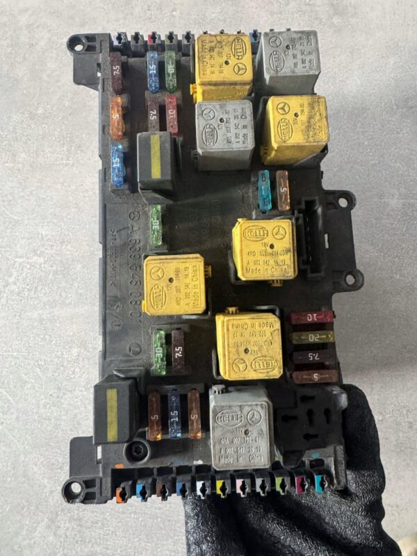 SKRZYNKA BEZPIECZNIKÓW VITO VIANO 2.2 CDI A6395450801