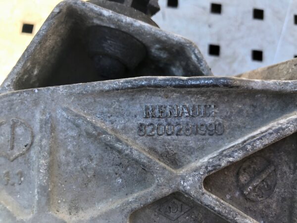 ŁAPA SILNIKA RENAULT LAGUNA 8200281990
