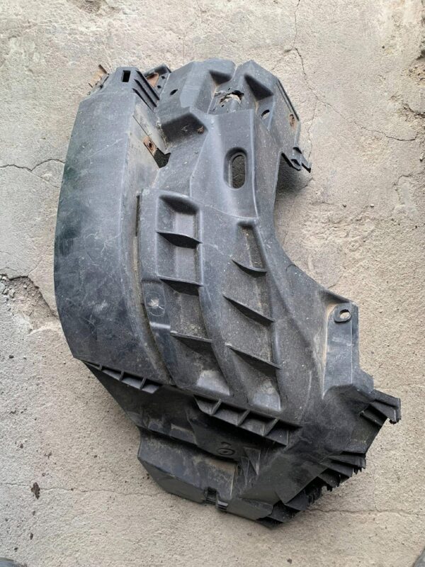 ŚLIZG ZDERZAKA LEWY PRZÓD TRAFIC II 620350101R