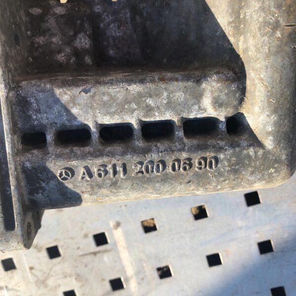 ŁAPA KRÓCIEC WODY MERCEDES VITO A6112000690