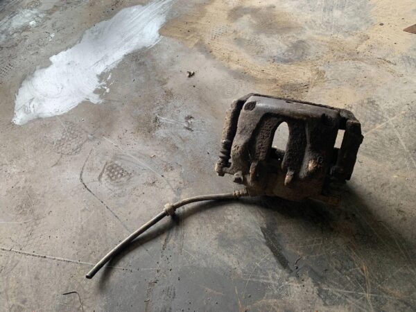 ZACISK HAMULCOWY PRZEDNI TRAFIC II VIVARO 003506 65921