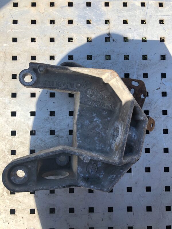 ŁAPA SILNIKA RENAULT MASTER MOVANO 8200027178B