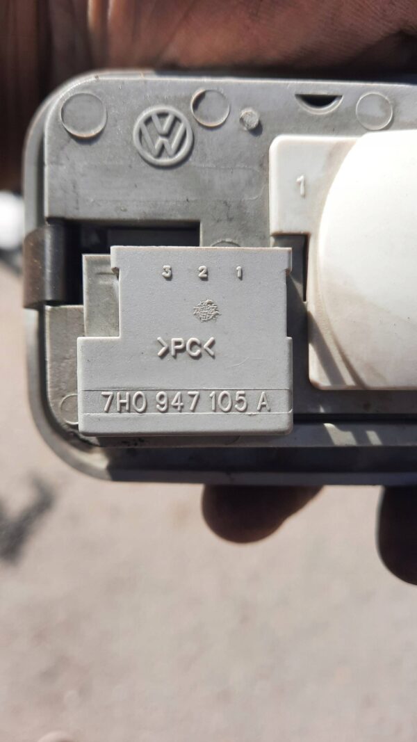 LAMPKA PODSUFITKI TYLNA VW T5 03-15 7H0947105A