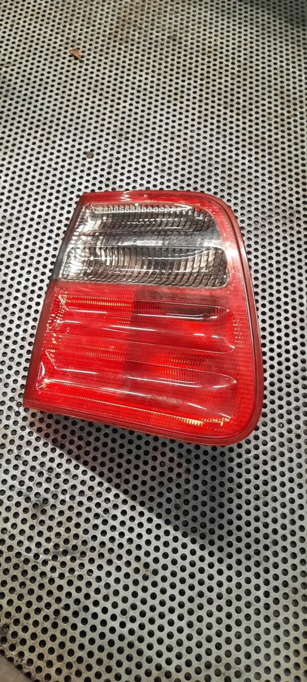 LAMPA TYLNA MERCEDES W210 PRAWA