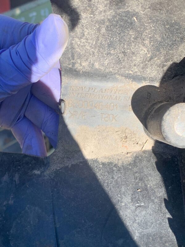 OBUDOWA SKRZYNKI BEZPIECZNIKÓW TRAFIC II VIVARO 8200046401