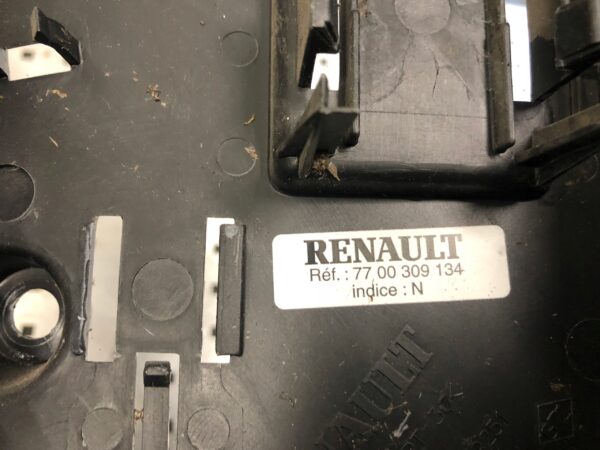 OSŁONA BLOKU BEZPIECZNIKÓW MASTER II 7700309134