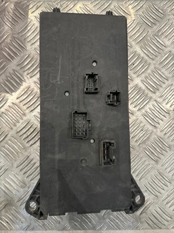 SKRZYNKA BEZPIECZNIKÓW MERCEDES SPRINTER 906 A9065454001