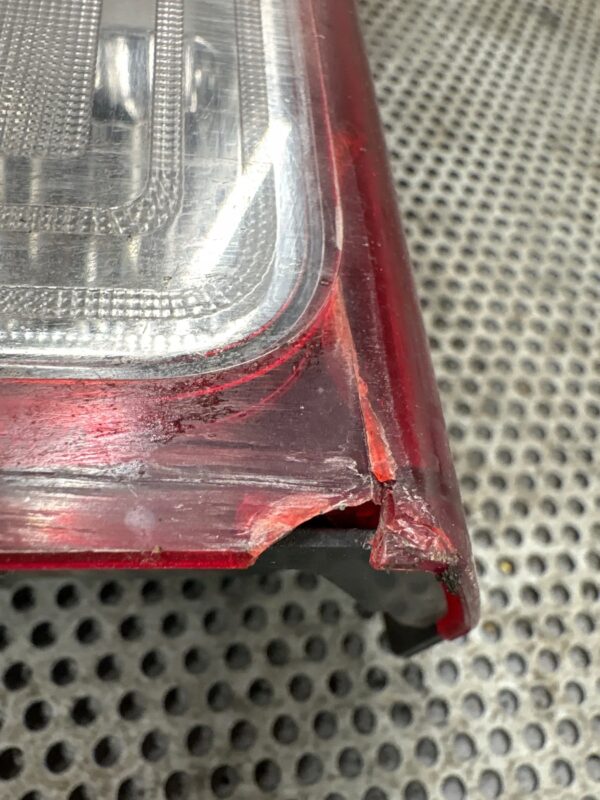 LAMPA DOLNA TYLNA PRAWA TRAFIC III 265598103R