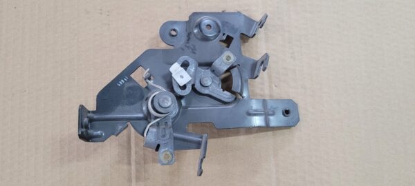 ZAMEK DRZWI PRZESUWNYCH RENAULT TRAFIC 8200004829B