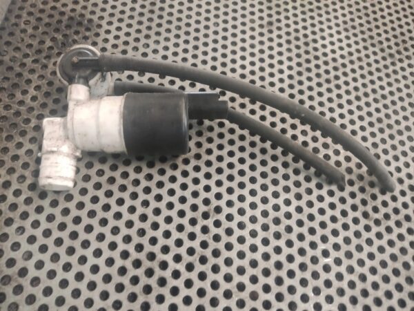 POMPA SPRYSKIWACZY PRZEDNIEJ SZYBY BERLINGO 08-18 9643447980