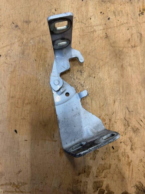 ZAWIAS MASKI LEWY RENAULT TRAFIC II