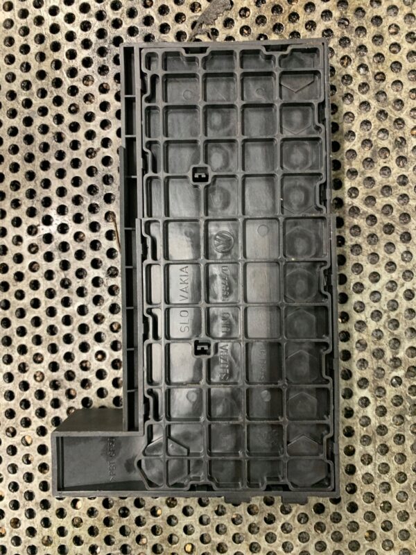 SKRZYNKA BEZPIECZNIKÓW VW T5 7H6970187FD