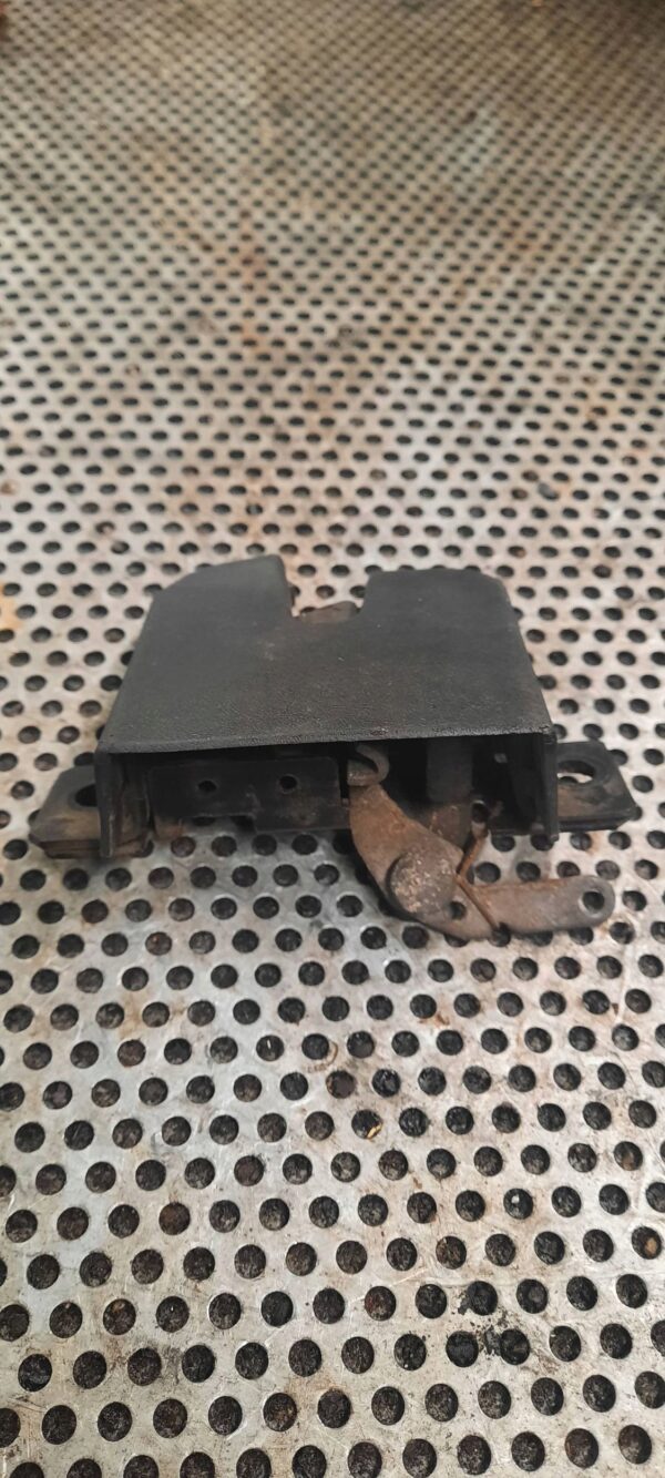 ZAMEK KLAPY TYLNEJ VOLKSWAGEN T5