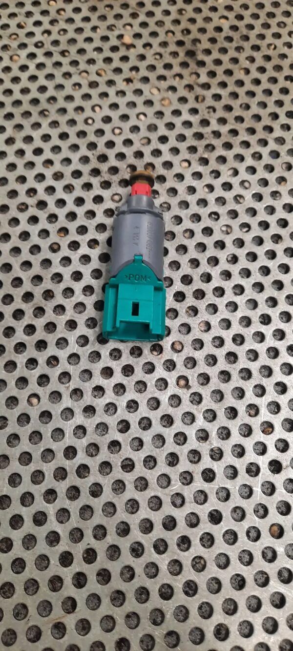 CZUJNIK POŁOŻENIA PEDAŁU SPRZĘGŁA 8200571582 RENAULT MASTER