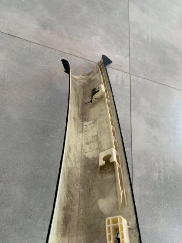 OBUDOWA SŁUPKA LEWA BMW E63 SCHWARZ 51437898391