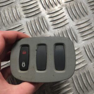 PANEL PRZEŁĄCZNIK ZAMYKANIA TRAFIC 8200004612