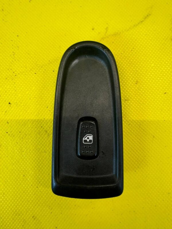 PRZEŁĄCZNIK PANEL SZYBY PRAWY IVECO DAILY 69500479