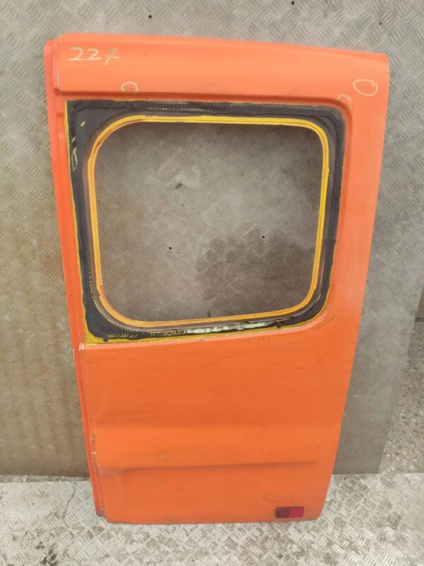 DRZWI TYLNE PRAWE RENAULT TRAFIC III 14- 227