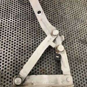 ZAWIAS MASKI PRAWY VW T5 7H0823302D