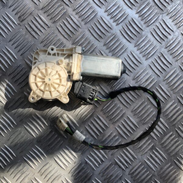 SILNICZEK SZYBY PRAWY PRZÓD VITO 928794-101