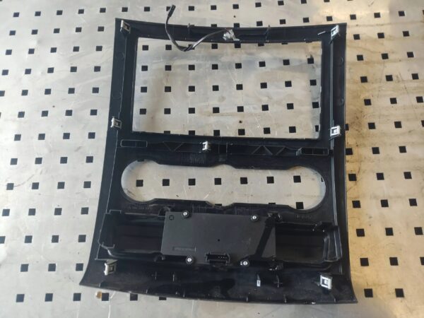 92b775b3e3084abef2fd9e355a5e8f70