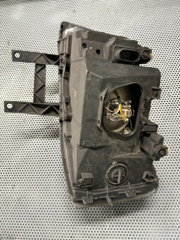 LAMPA PRAWY PRZÓD EUROPA VOLKSWAGEN T5 7H1941016N