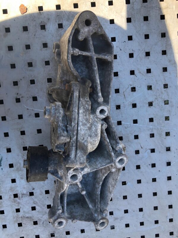 ŁAPA MOCOWANIE ALTERNATORA TRAFIC 8200462166B