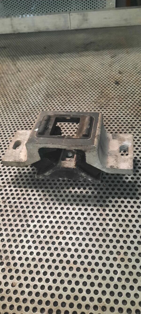 PODUSZKA/ ŁAPA SKRZYNI BIEGÓW RENAULT MASTER 8200676867