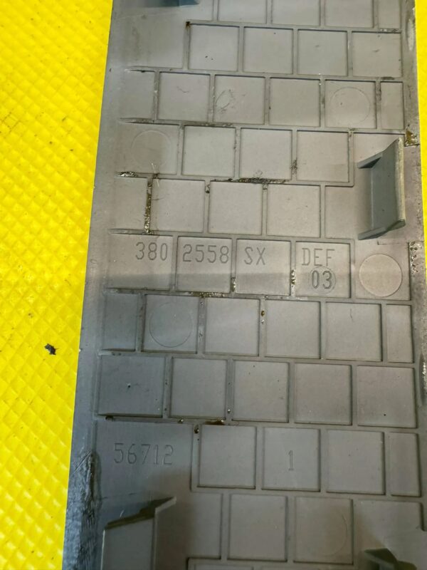 OSŁONA ZAŚLEPKA DESKI LEWA IVECO DAILY 3802558