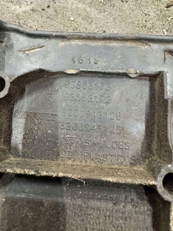 OSŁONA PASA TYLNA RENAULT TRAFIC II 8200943126