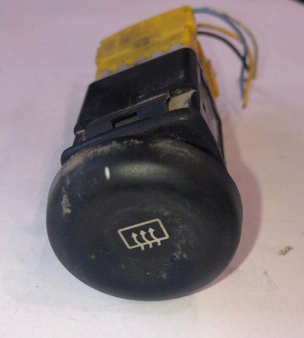 PRZEŁĄCZNIK OGRZEWANIA SZYBY TYLNEJ 7700351970A