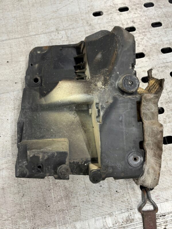 OBUDOWA SKRZYNKI BEZPIECZNIKÓW VW T5 7H0907296