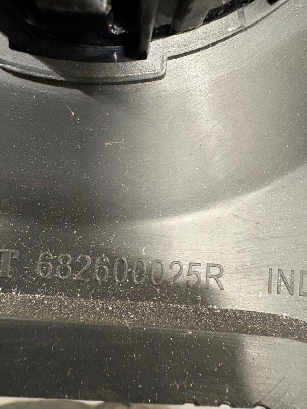 RAMKA ŚRODKOWA KONSOLI MASTER III 682600025R