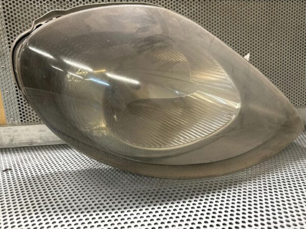 LAMPA PRAWY PRZÓD EUROPA RENAULT TRAFIC 01-06 7700311372