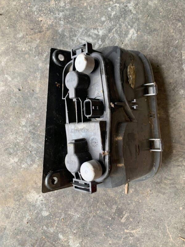 LAMPA ZDERZAKA TYLNEGO TRAFIC II