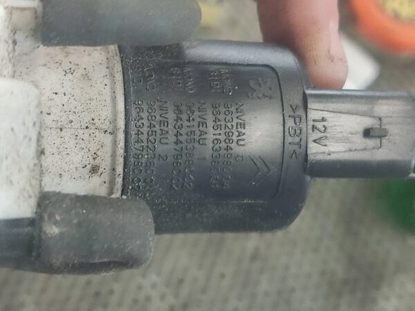 POMPA SPRYSKIWACZY PRZEDNIEJ SZYBY BERLINGO 08-18 9643447980