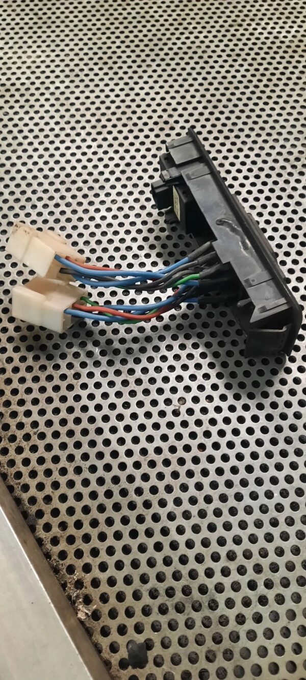 b7d217e21ecd22c4c816b50c56b038c8.jpg PRZYCISKI SZYBY A0045459207 MERCEDES VITO