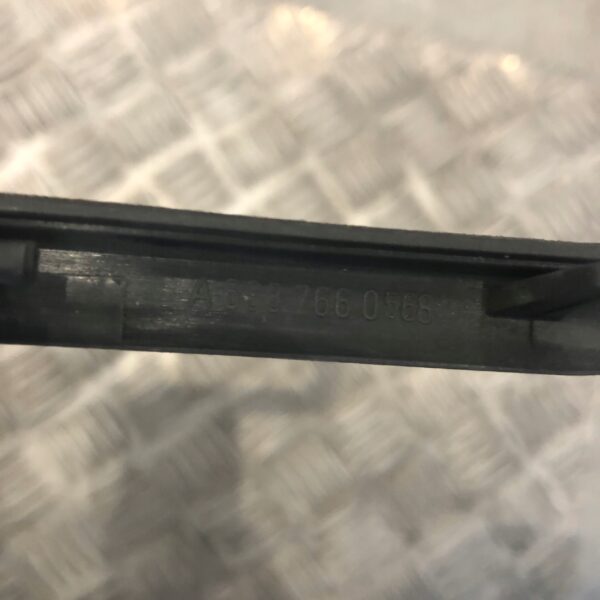 OBUDOWA KLAMKI MERCEDES VITO 638 A6387660568