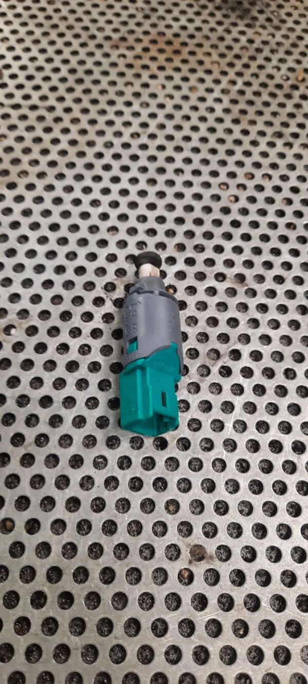 CZUJNIK POŁOŻENIA PEDAŁU SPRZĘGŁA 253250007R RENAULT MASTER