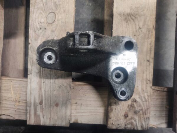 ŁAPA/MOCOWANIE SILNIKA VW T5 7H0199207B