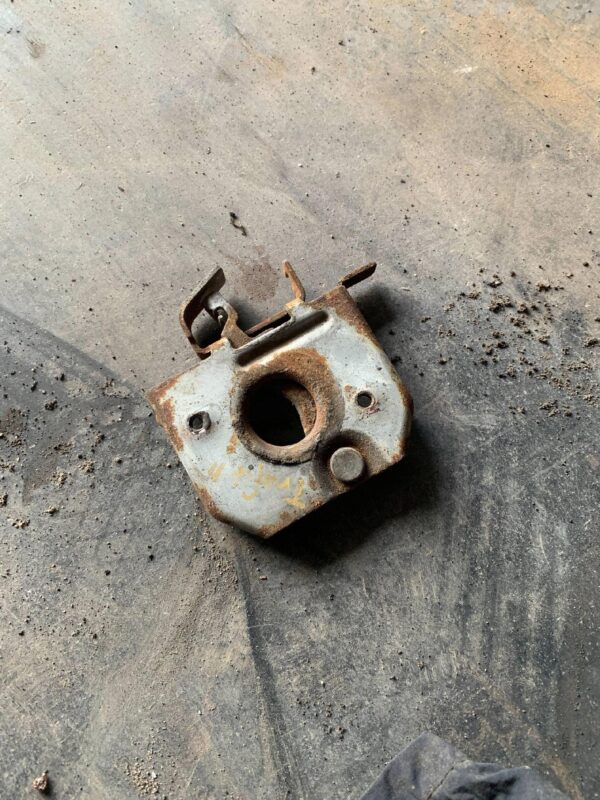 RYGIEL ZAMEK MASKI SILNIKA POKRYWY PRZEDNIEJ TRAFIC II VIVARO 0005705