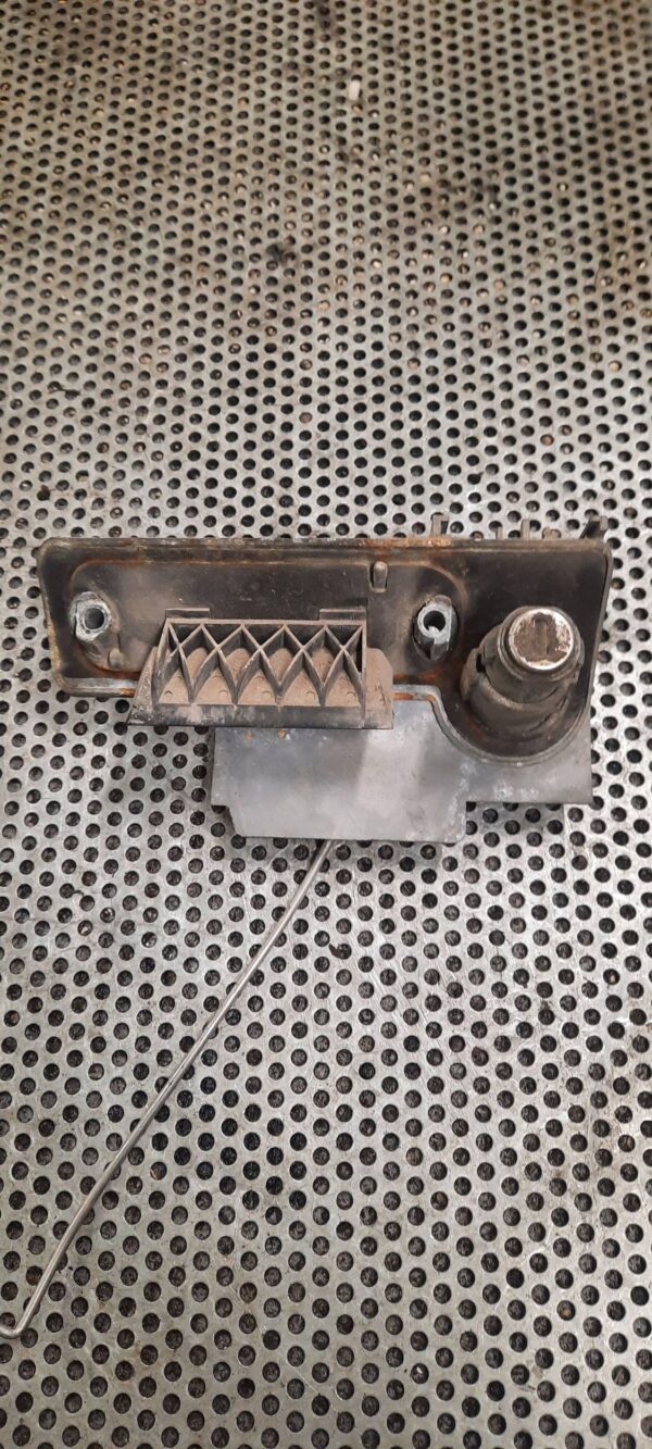 ZAMEK KLAPY 7H0827565 VOLKSWAGEN T5