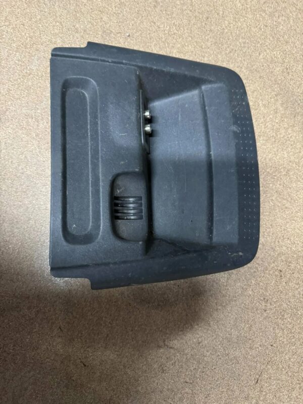 PÓŁKA SCHOWEK GNIAZDO RENAULT TRAFIC II 8200933912