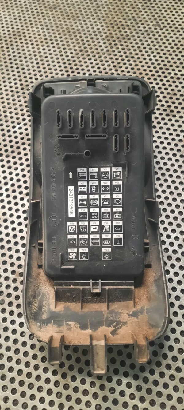 POKRYWA SKRZYNKI BEZPIECZNIKÓW RENAULT MASTER 243131954R