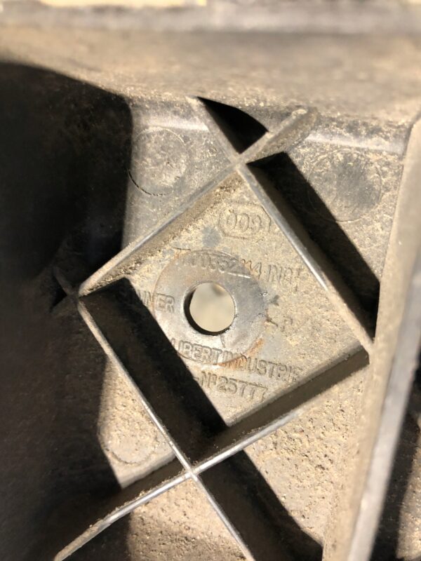 ŚLIZG ZDERZAKA LEWY PRZÓD MASTER II 7700352114