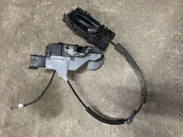 ZAMEK DRZWI LEWY PRZÓD CITROEN BERLINGO PSA828405