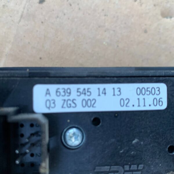 PRZYCISK PRZEŁĄCZNIK SZYBY PRAWY A6395451413 MERCEDES VITO W639