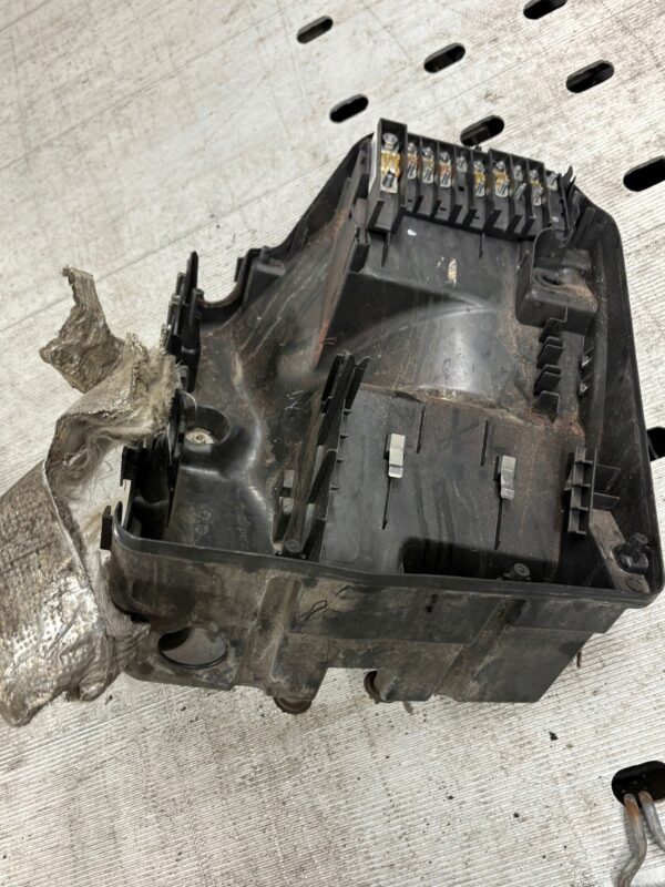 OBUDOWA SKRZYNKI BEZPIECZNIKÓW VW T5 7H0907296